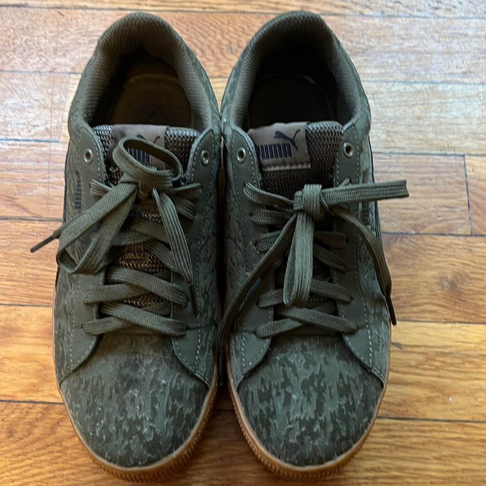 Woman’s puma size 5